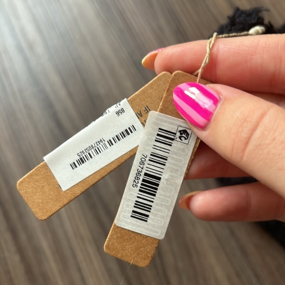 SKIMS Tank Top Womens Large XL Black Onyx
Cozy Knit Boucle Fuzzy Top - Picture 3 of 4